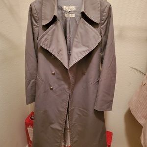 Vintage gucci raincoat two buttons missing on left